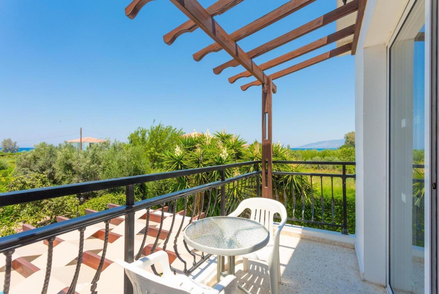 Sun Beach Villa Thio Polis Exteriör bild